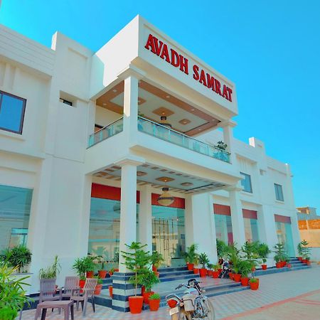 Awadh Samrat Resort Ayodhya Exteriör bild