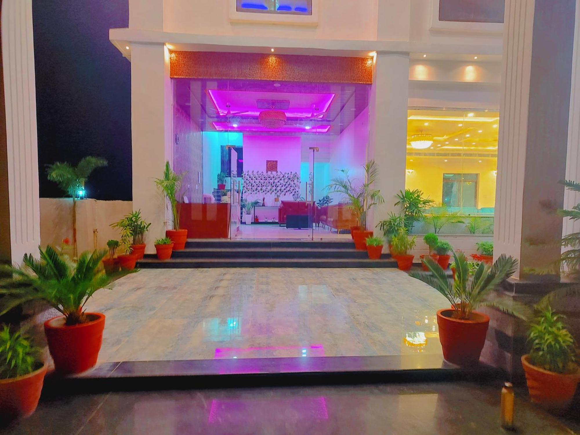 Awadh Samrat Resort Ayodhya Exteriör bild