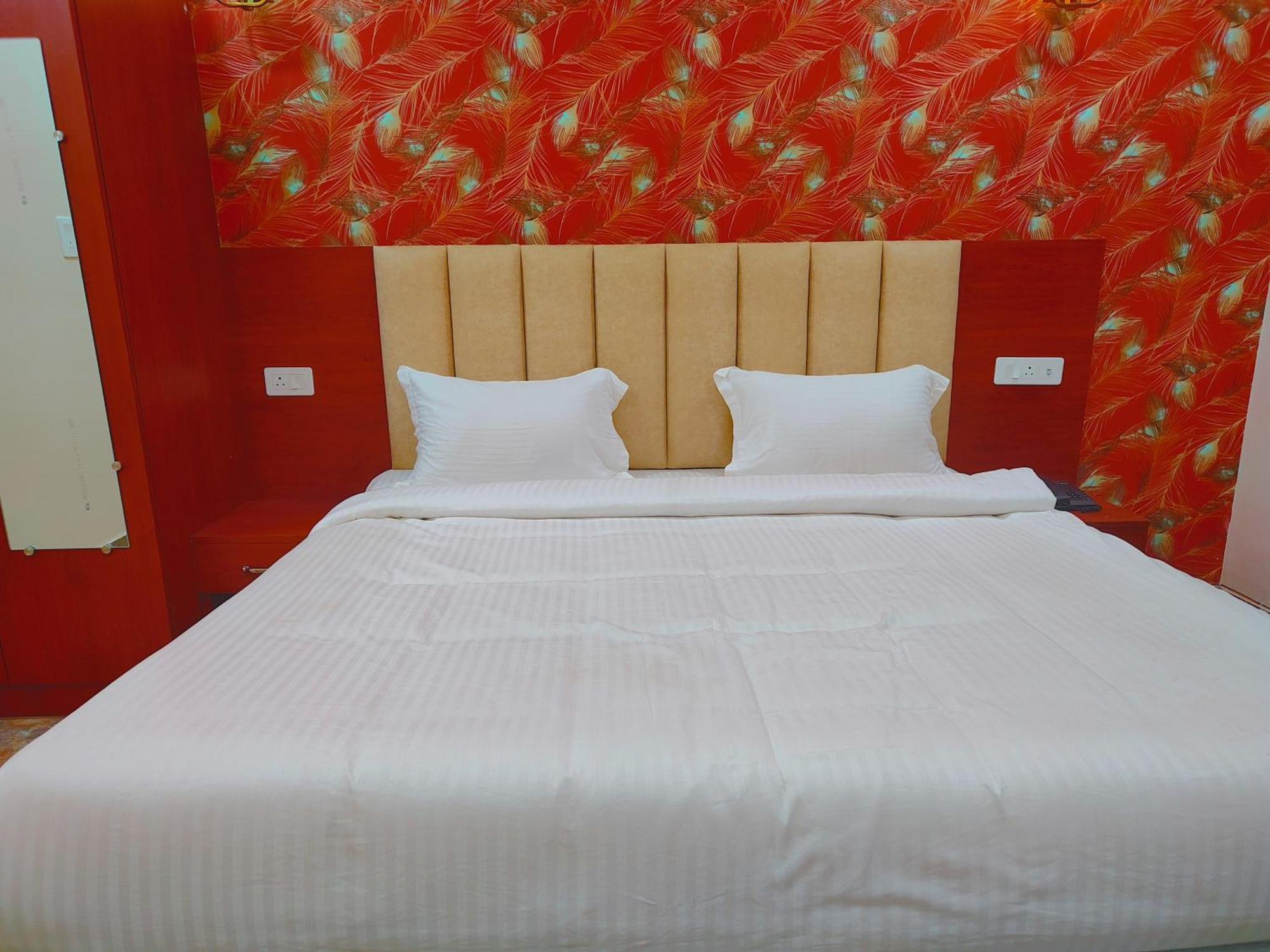 Awadh Samrat Resort Ayodhya Exteriör bild