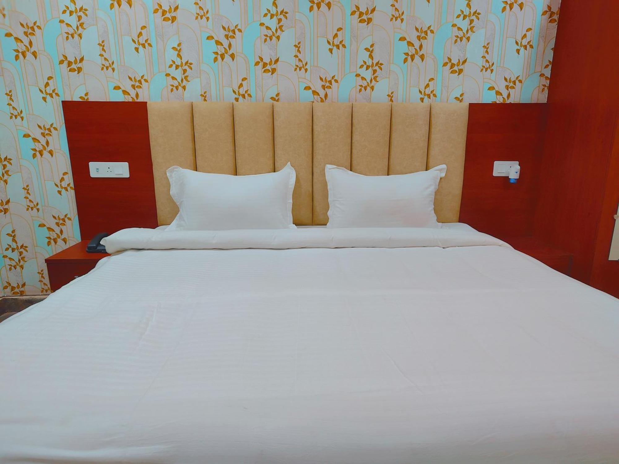 Awadh Samrat Resort Ayodhya Exteriör bild