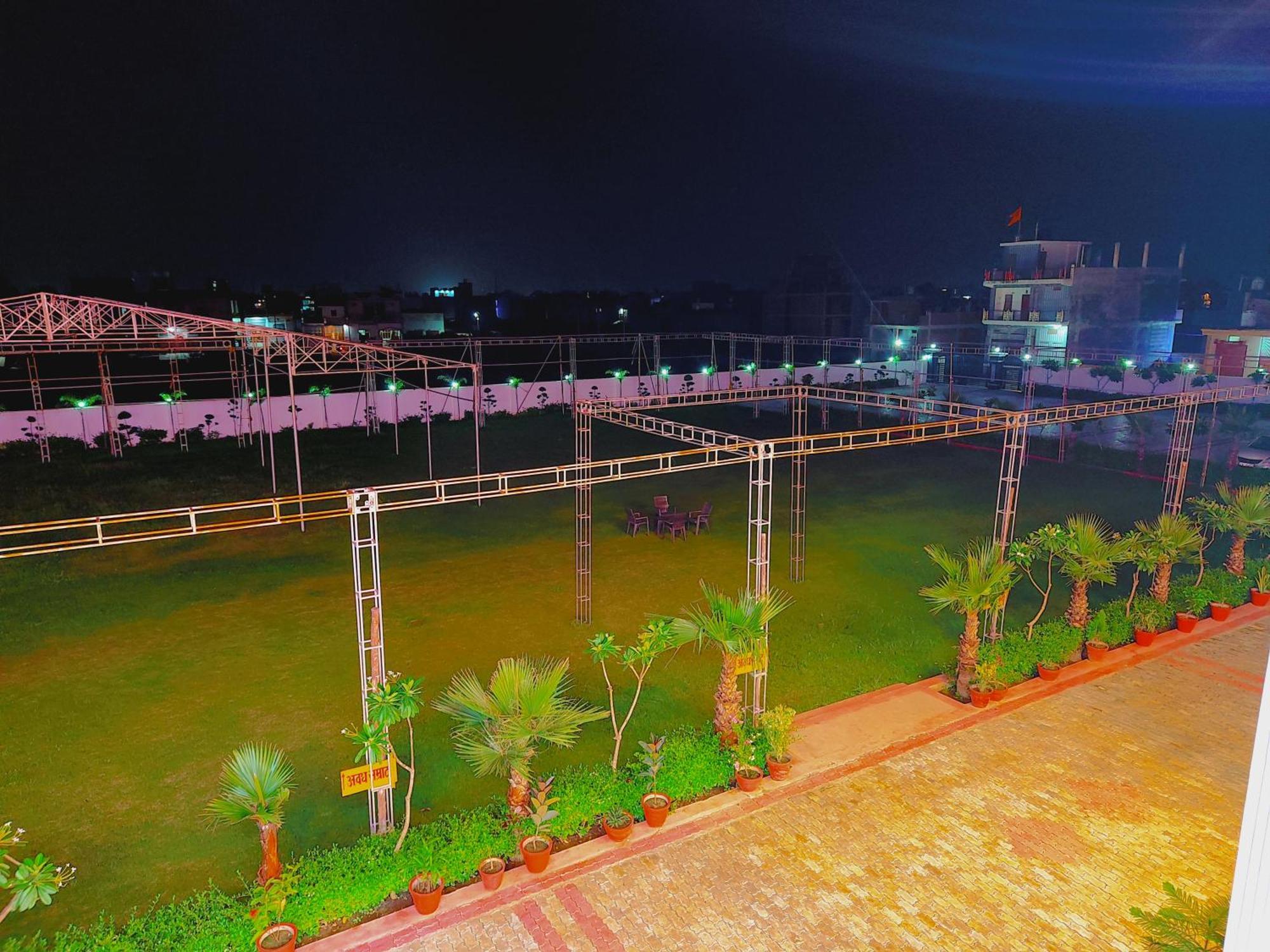 Awadh Samrat Resort Ayodhya Exteriör bild