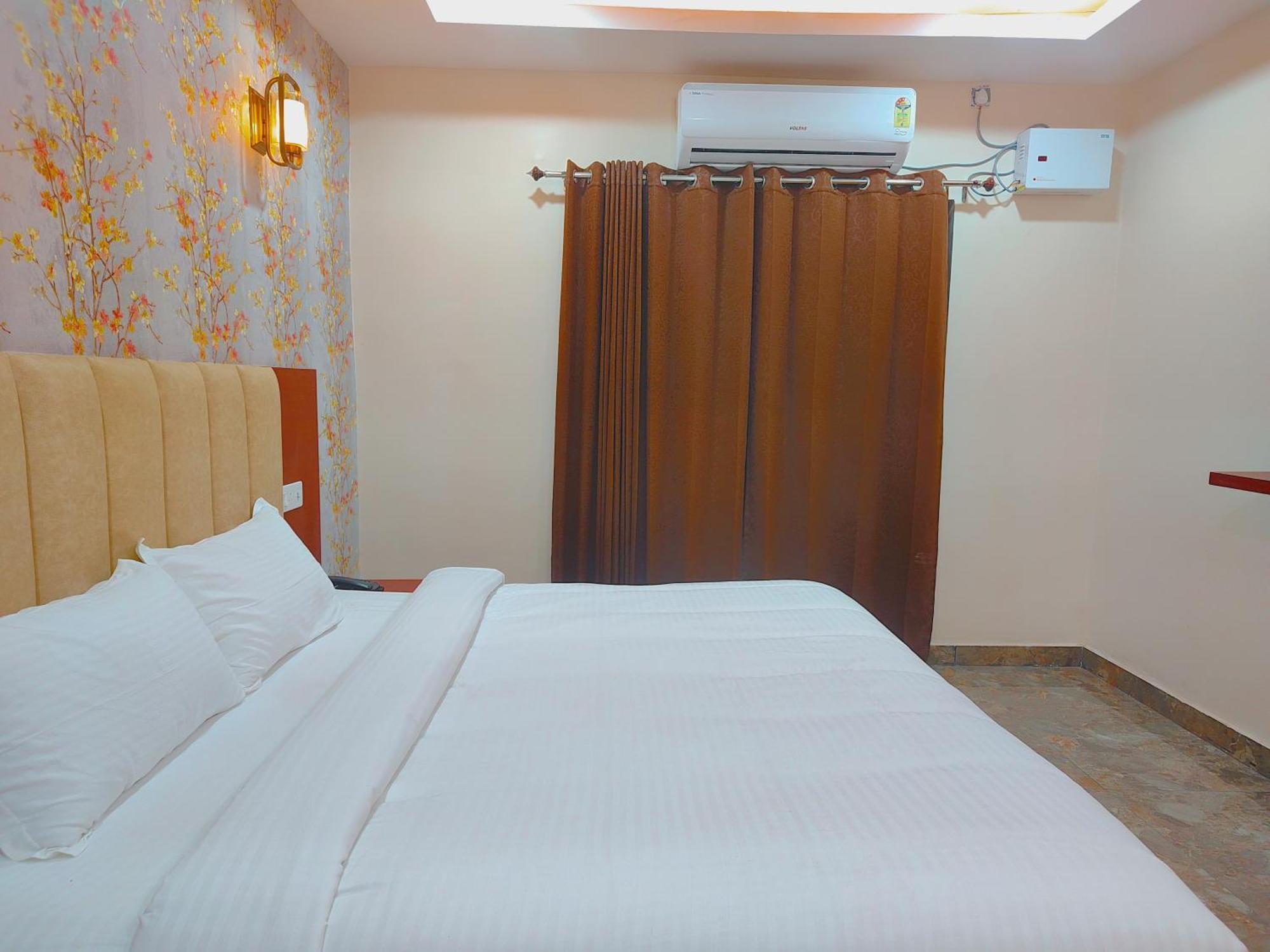 Awadh Samrat Resort Ayodhya Exteriör bild