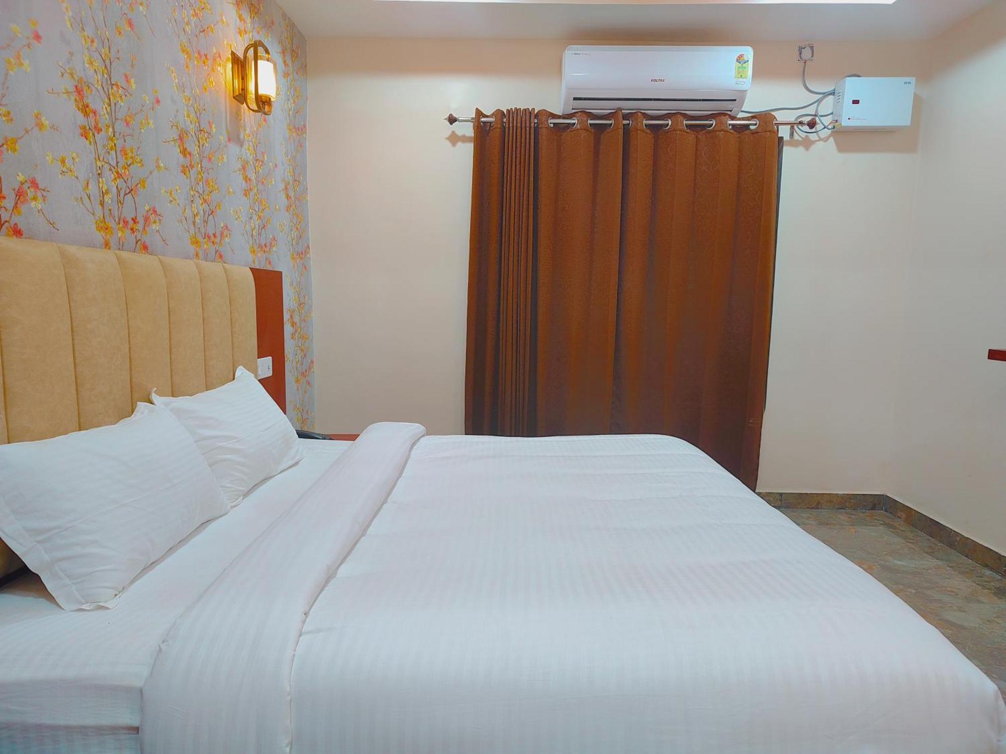 Awadh Samrat Resort Ayodhya Exteriör bild