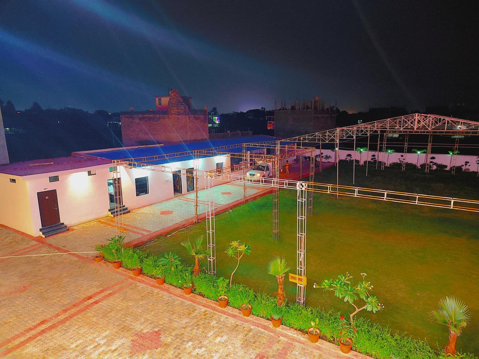Awadh Samrat Resort Ayodhya Exteriör bild