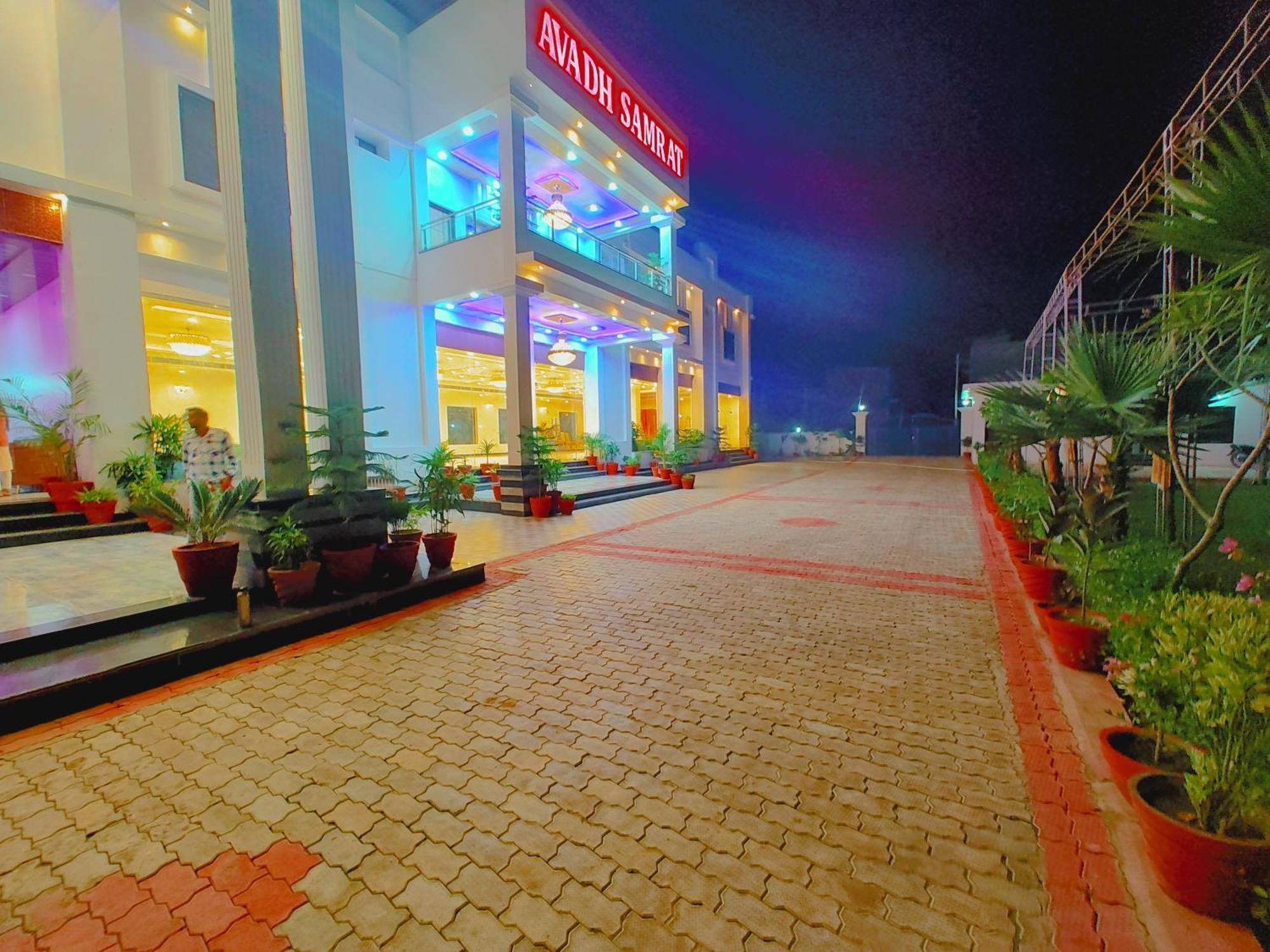 Awadh Samrat Resort Ayodhya Exteriör bild