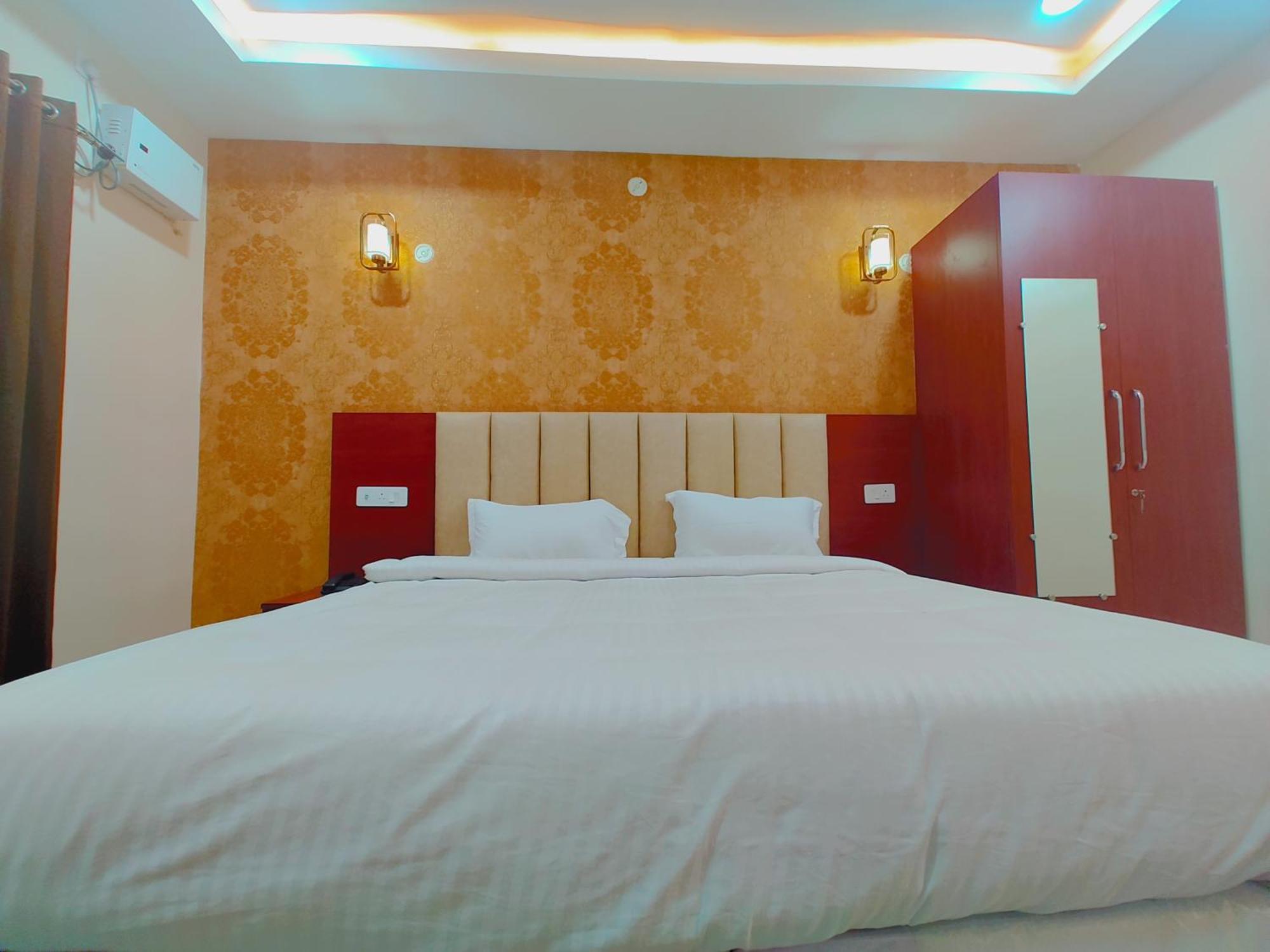 Awadh Samrat Resort Ayodhya Exteriör bild