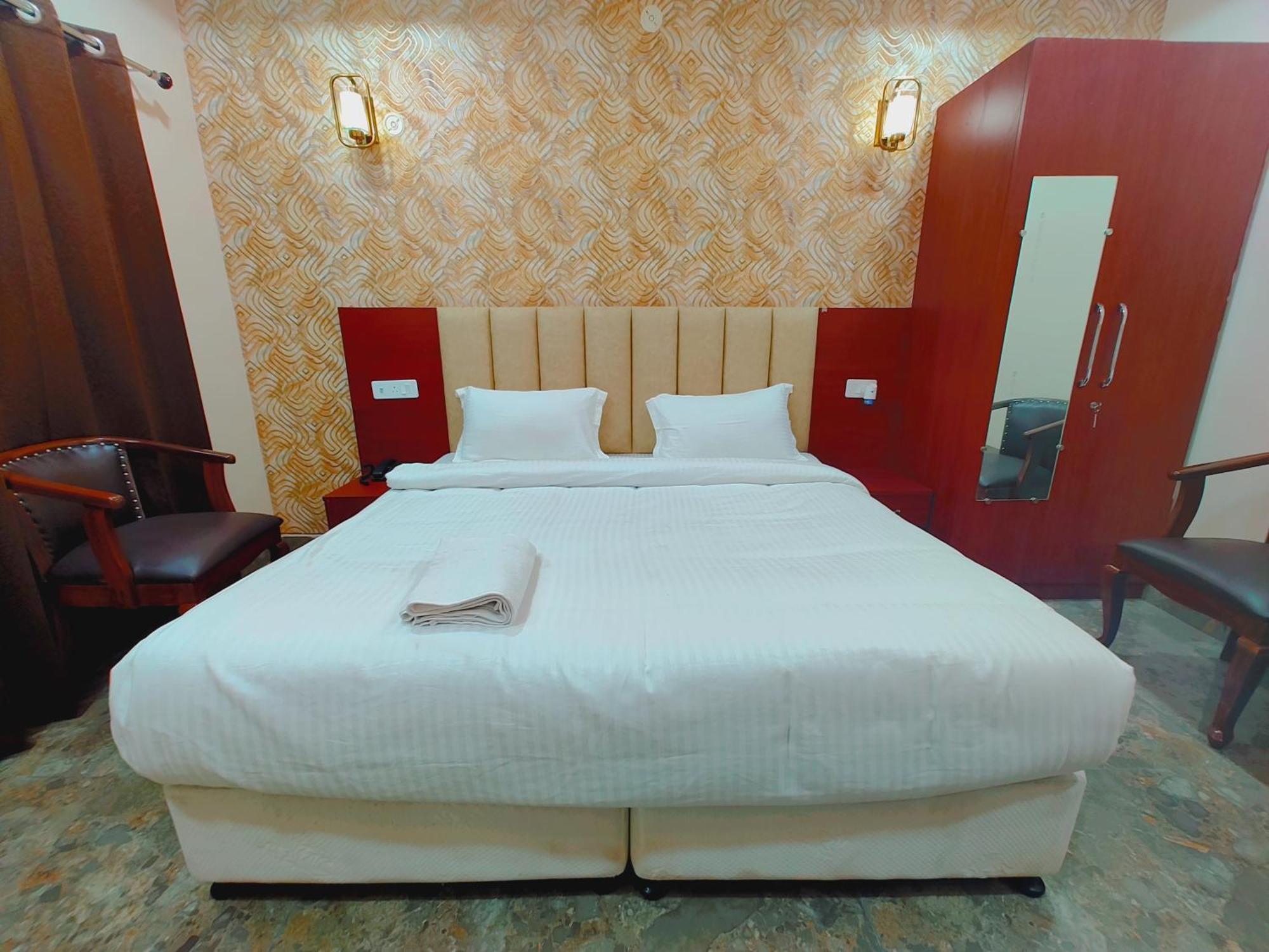Awadh Samrat Resort Ayodhya Exteriör bild