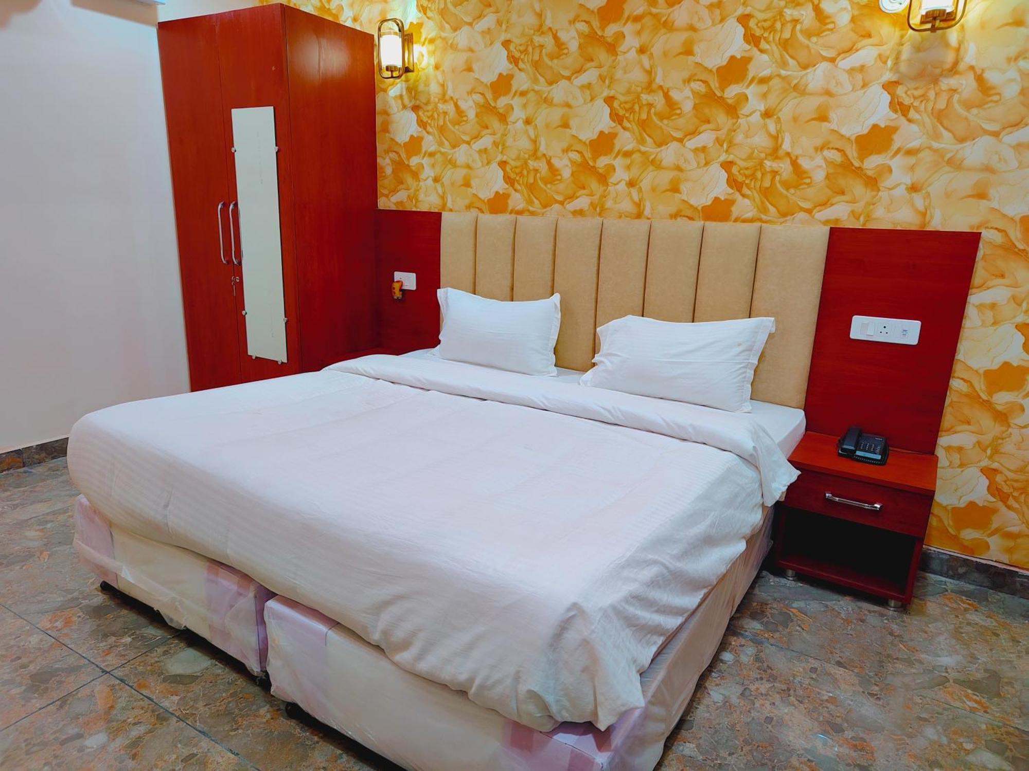 Awadh Samrat Resort Ayodhya Exteriör bild