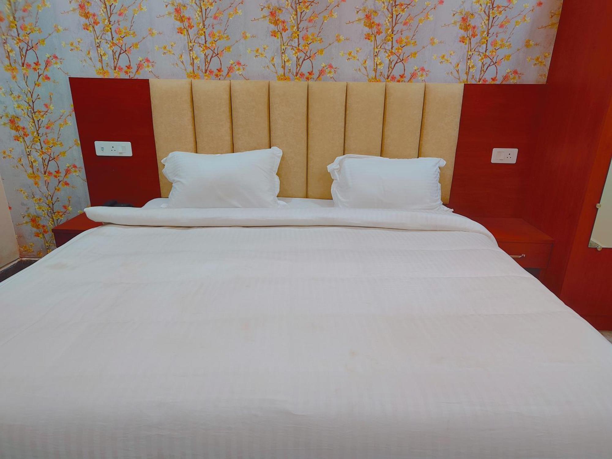 Awadh Samrat Resort Ayodhya Exteriör bild
