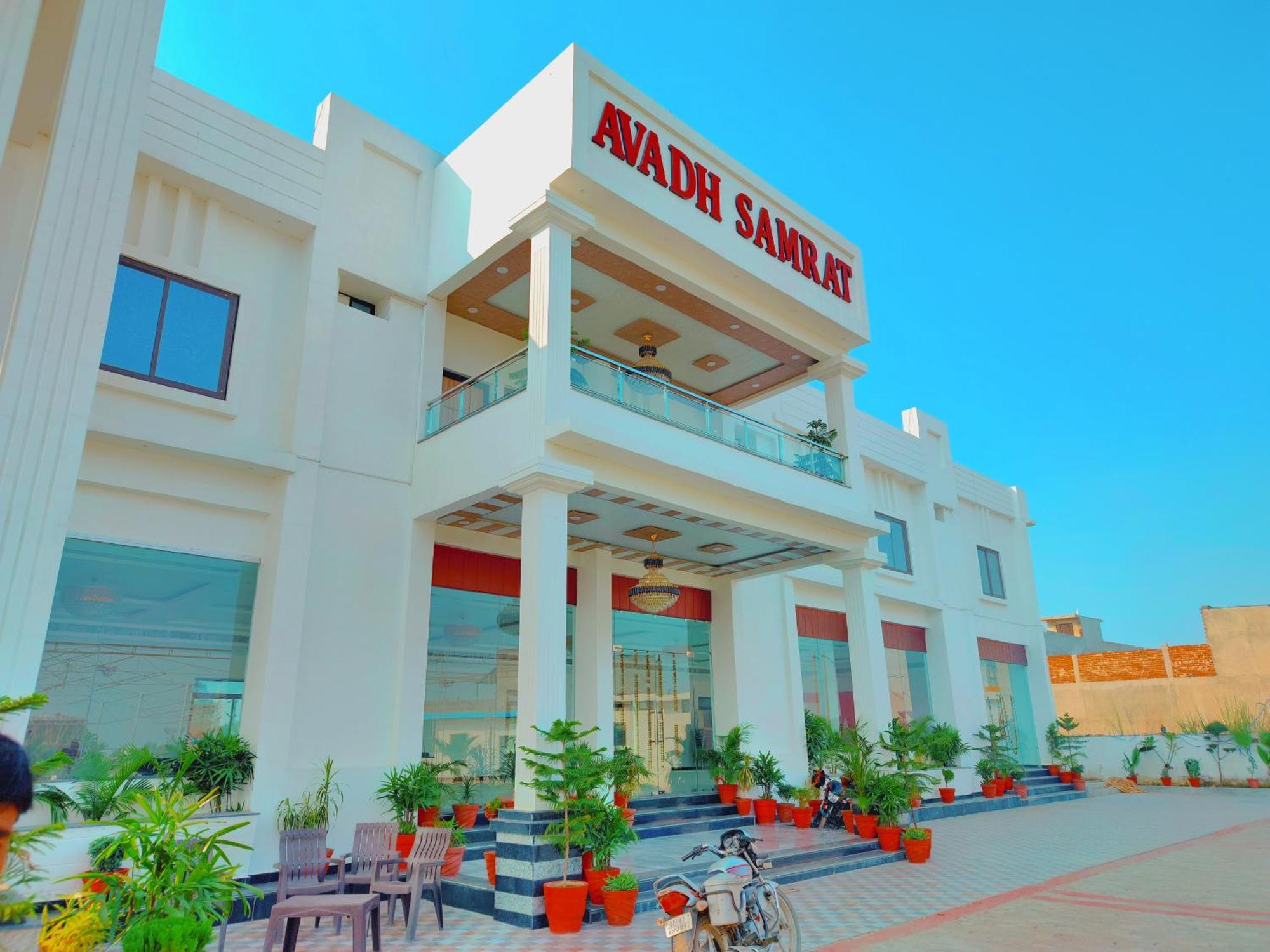 Awadh Samrat Resort Ayodhya Exteriör bild