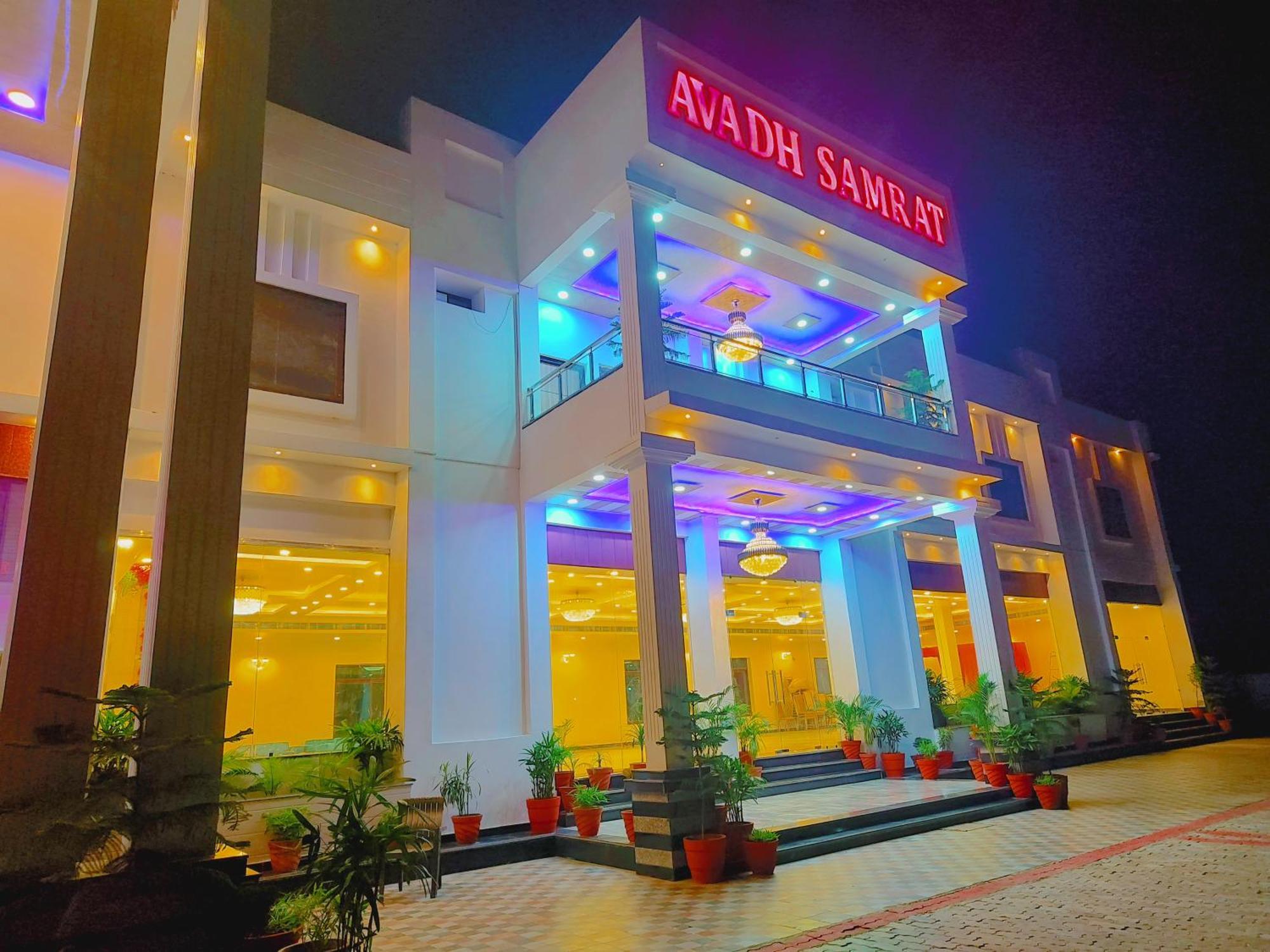 Awadh Samrat Resort Ayodhya Exteriör bild