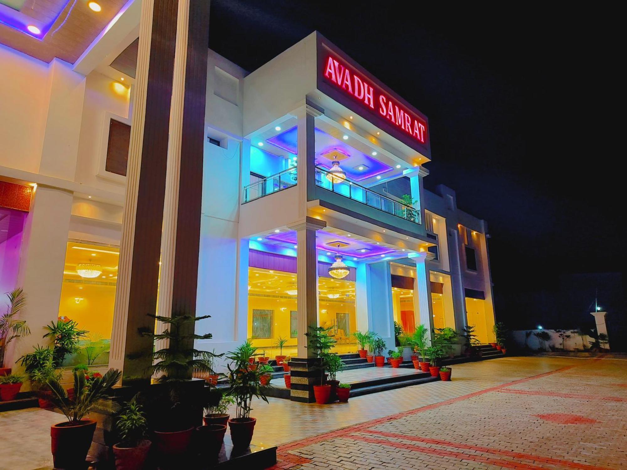 Awadh Samrat Resort Ayodhya Exteriör bild