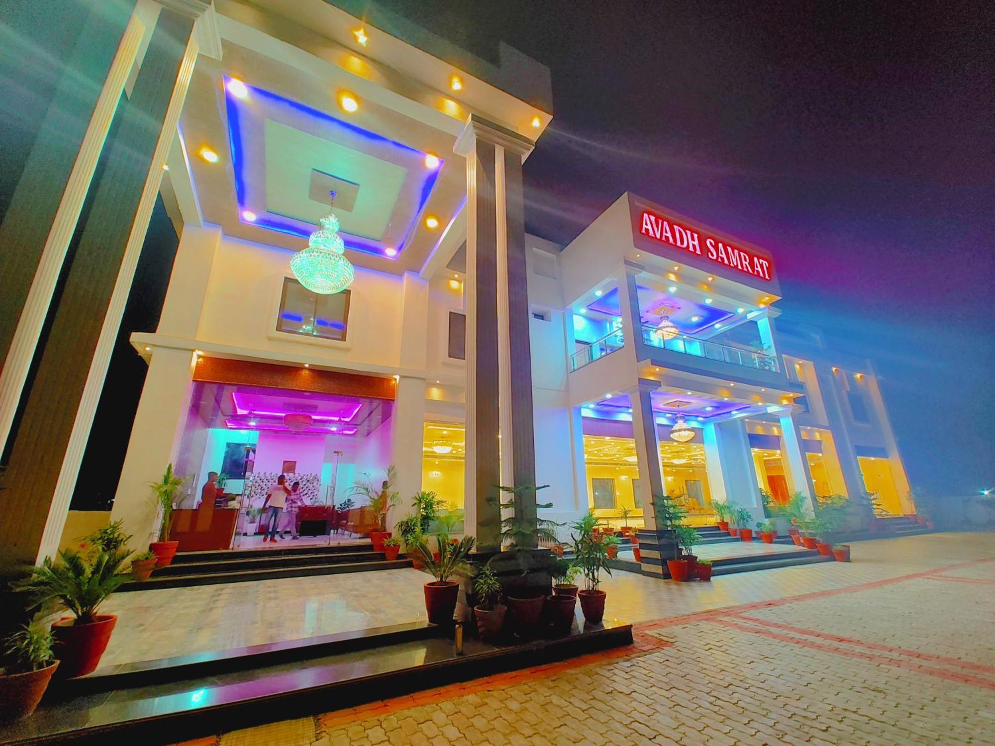 Awadh Samrat Resort Ayodhya Exteriör bild