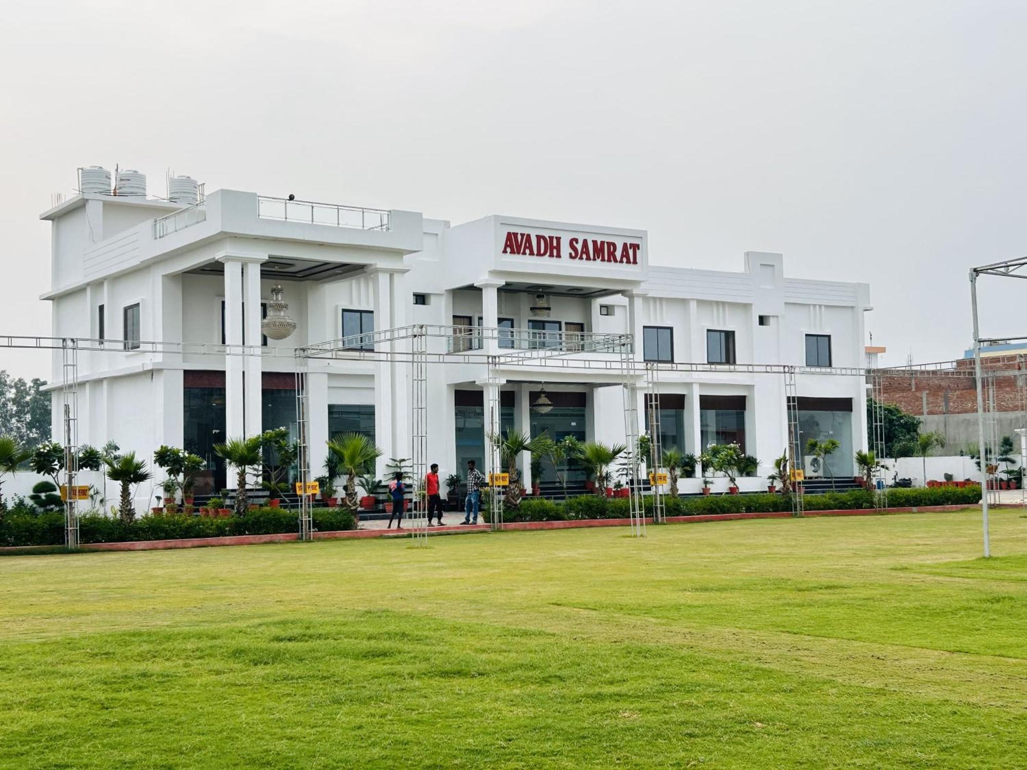 Awadh Samrat Resort Ayodhya Exteriör bild